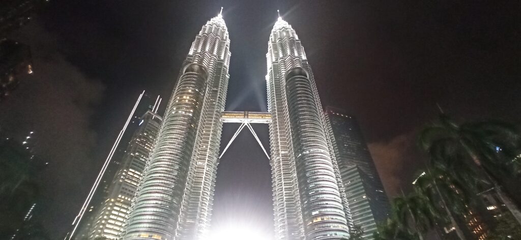 Las torres Petronas de noche Las torres Petronas de noche