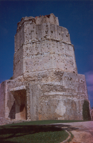 Nîmes